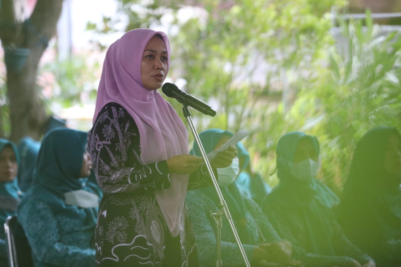 Foto 5 dari 8: Dinas Luar, Wali Kota Hadiri Pertemuan Warga Secara Virtual