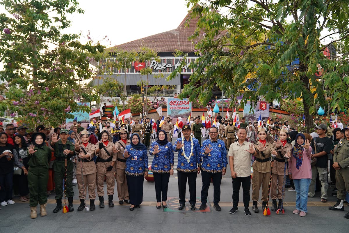 Foto 1 dari 10: Parade Senja 2023 Berakhir, Wali Kota: Tahun Depan Lebih Menarik dengan Lebih Banyak Penampil