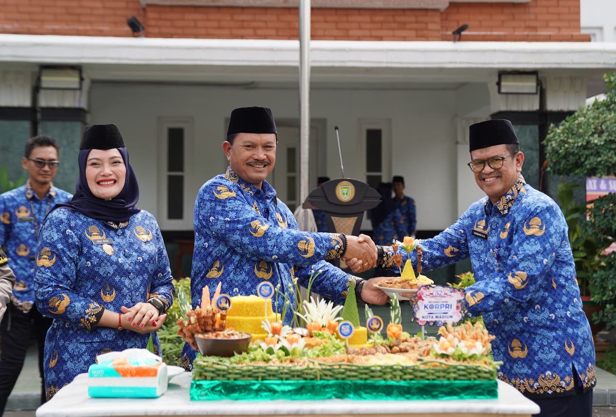 Foto 6 dari 10: Kota Madiun Banyak Torehkan Prestasi, Wali Kota Beri Apresiasi ASN di Upacara Peringatan HUT ke-52 Korpri