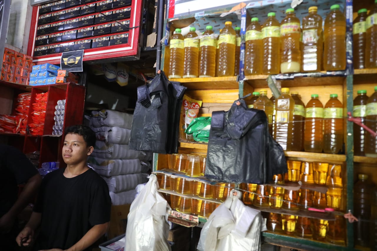 Foto 3 dari 5: Kota Madiun Dijatah 12 Ribu Liter Minyakita, Dinas Perdagangan Segera Salurkan Ke Pedagang