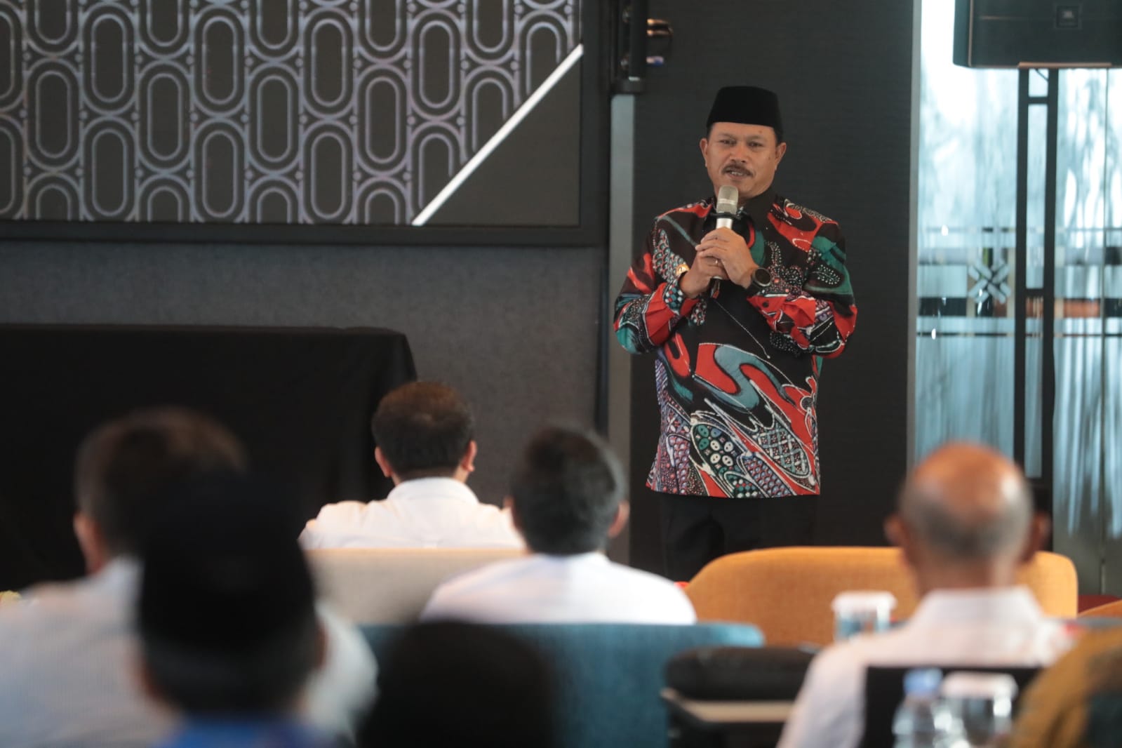 Foto 1 dari 8: Serah Terima Rusunawa III, Wali Kota: Kementerian PUPR Sudah Banyak Menanam Kebaikan di Kota Pendekar