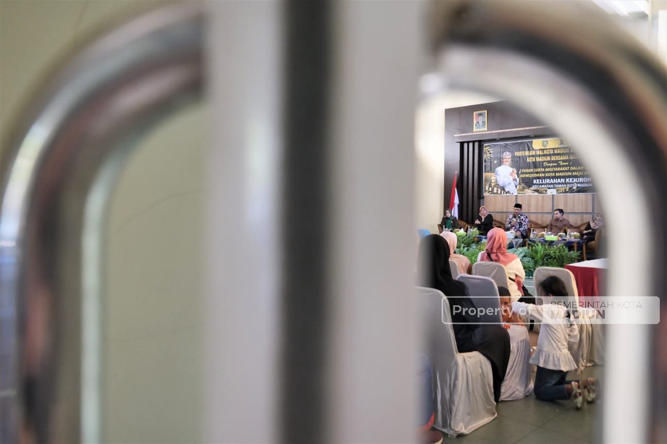 Foto 3 dari 9: Bertemu Masyarakat Kuncen dan Kejuron, Wali Kota Ajak Masyarakat Evaluasi Pembangunan