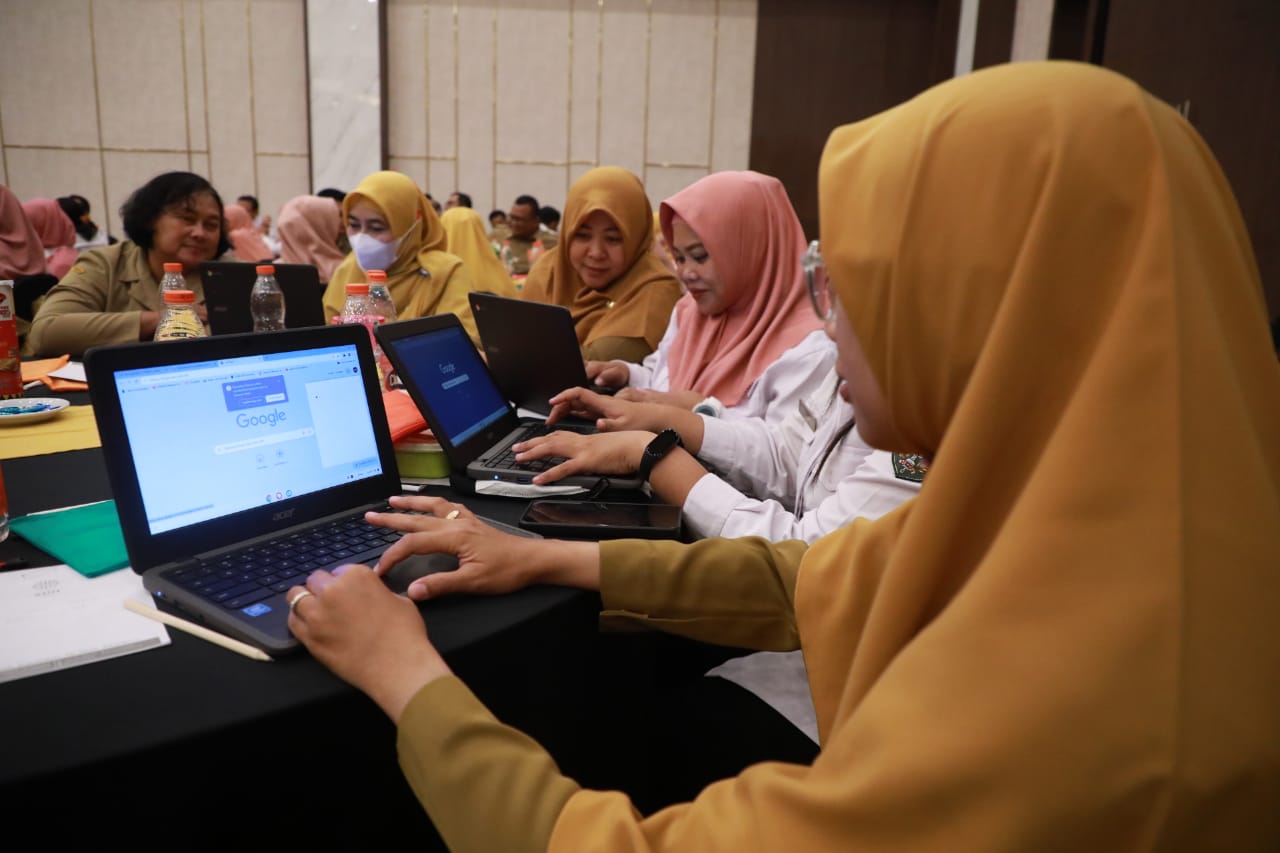 Foto 3 dari 11: Buka Pelatihan Chromebook, Wali Kota Dorong Guru Tingkatkan Kompetensi Dan Inovasi