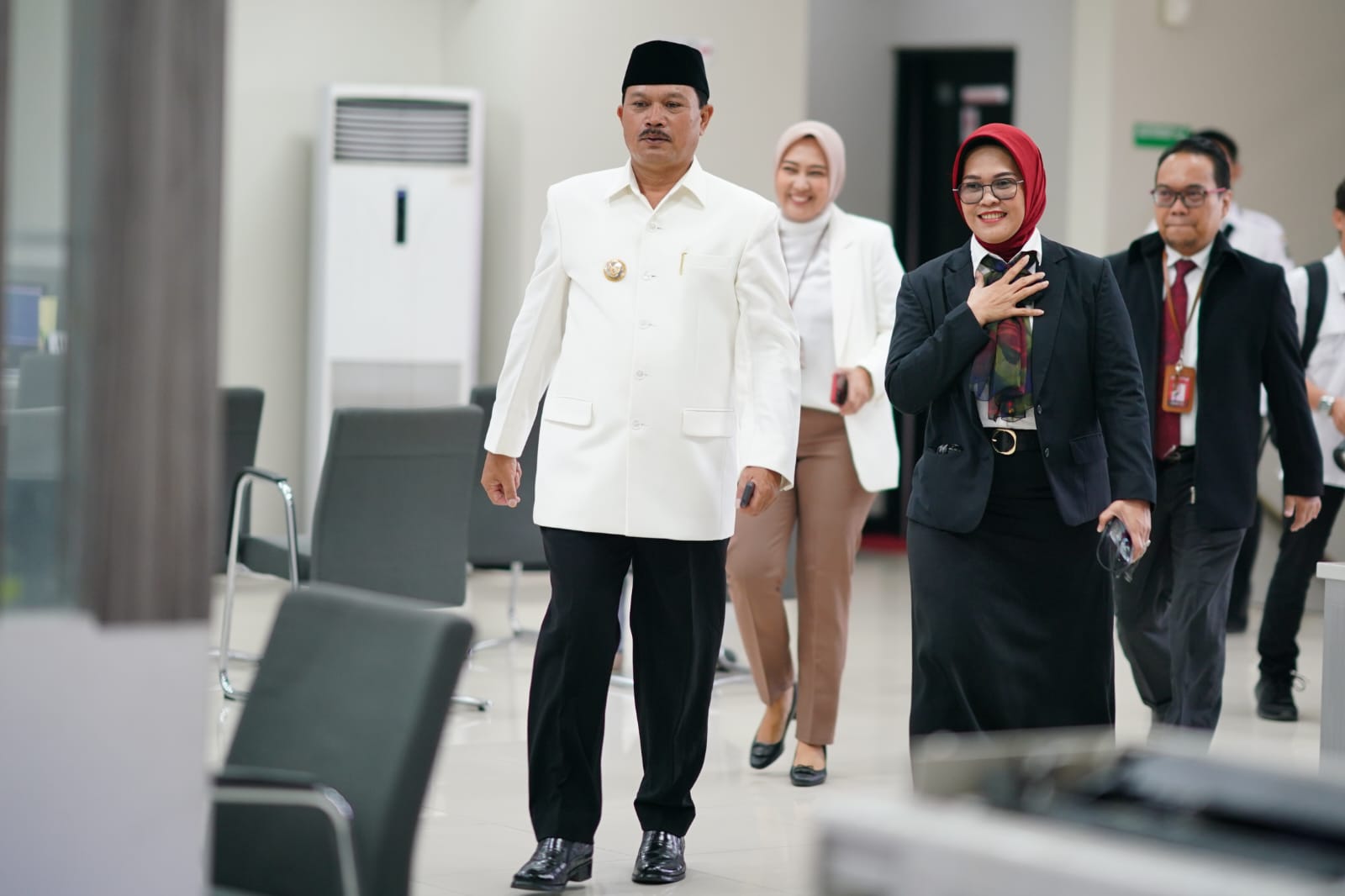Foto 6 dari 7: Hadiri RUPS Bank Jatim, Wali Kota Dukung Arahan Gubernur Khofifah Untuk Dorong Peningkatan Performa Lewat Transformasi Lima Pilar