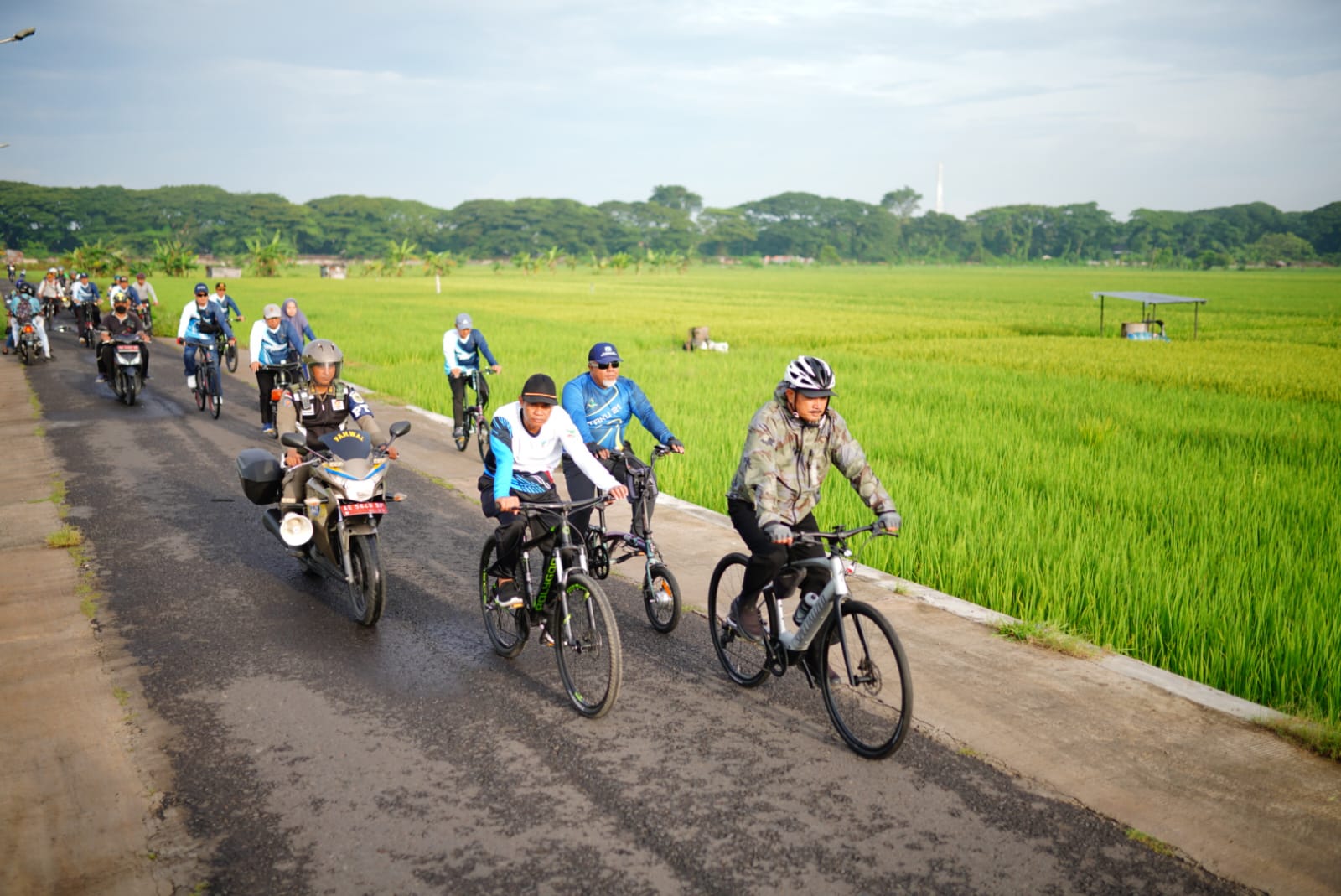 Foto 5 dari 10: Tinjau Lokasi Usulan Musrenbang di Tiga Kelurahan, Wali Kota Juga Berdialog dengan Masyarakat Bahas Pembangunan