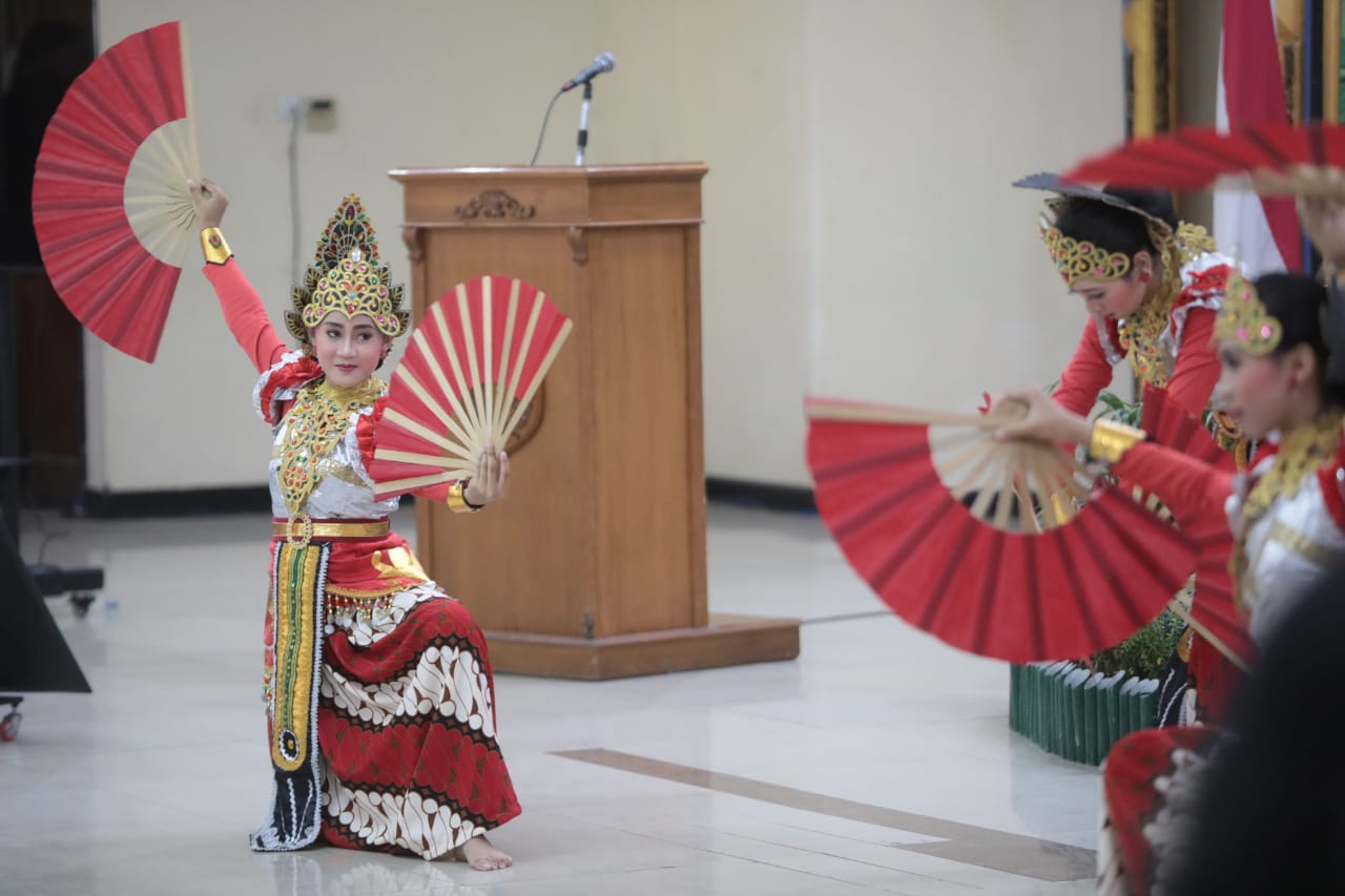 Foto 8 dari 8: Beri Arahan Parenting ke Orang Tua Siswa, Wali Kota Sampaikan Pentingnya Pendidikan Keluarga