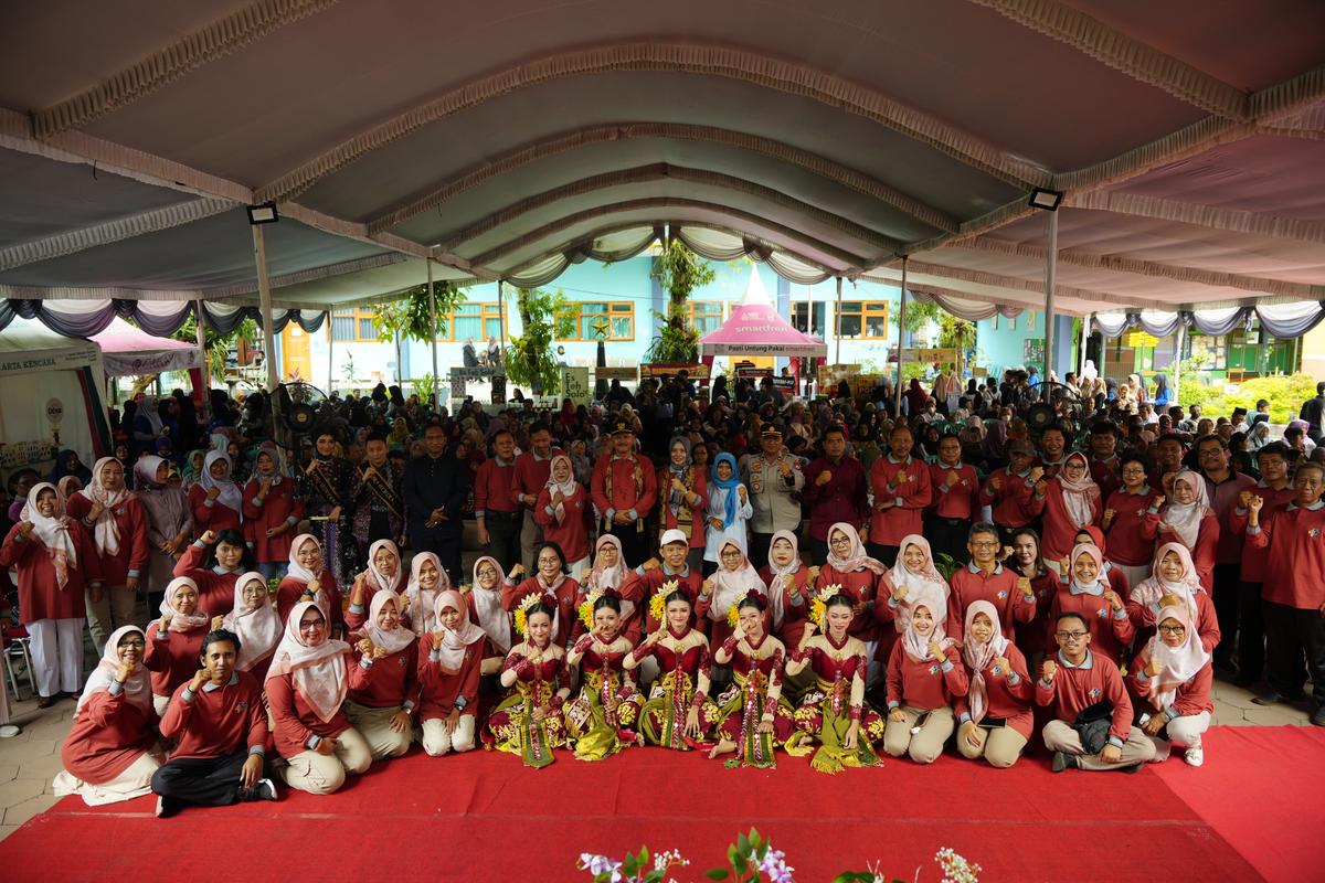 Foto 7 dari 8: Hadiri Peringatan HUT SMPN 11, Wali Kota Harap Makin Berprestasi