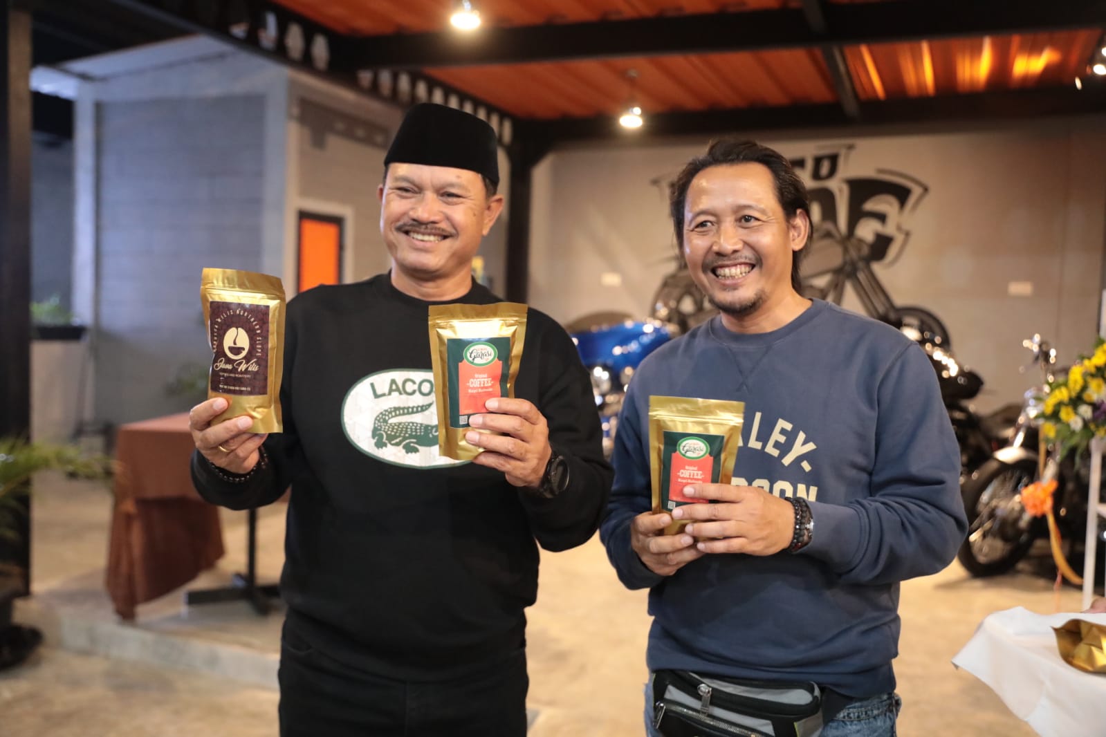 Foto 8 dari 17: Soft Opening Warung Garasi, Wali Kota Apresiasi Tambah Ramai Wisata Kuliner di Kota Madiun