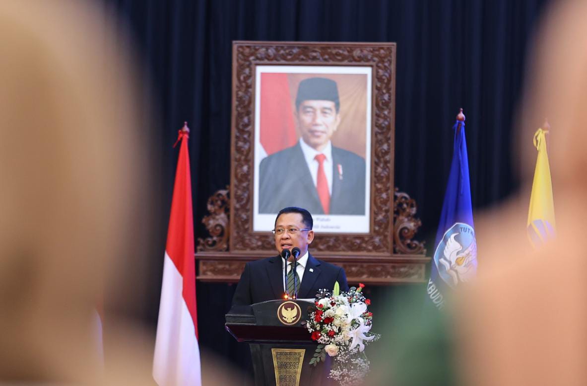 Foto 2 dari 5: Jadi Lulusan Pertama Doktor Administrasi Publik UT, Wali Kota Maidi Langsung Jadi Pemateri di Gedung MPR