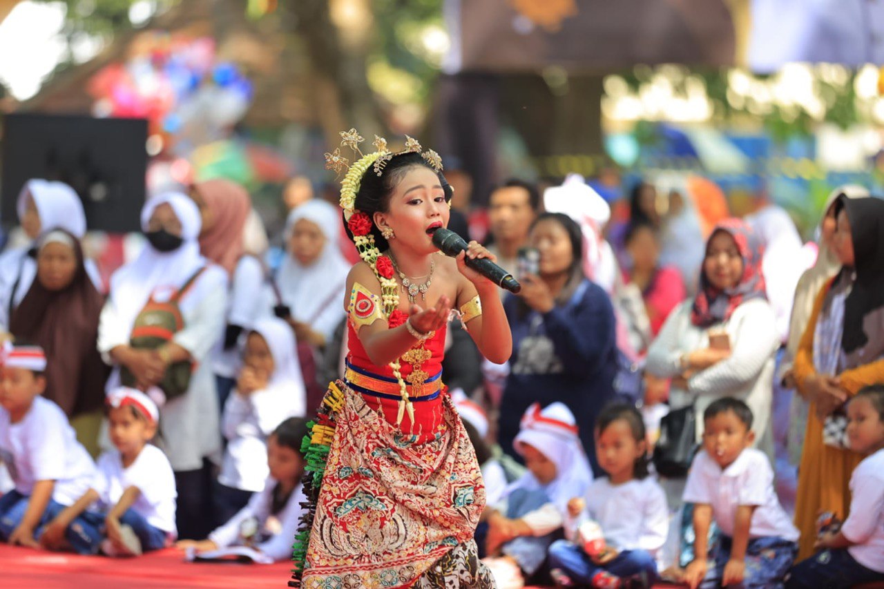 Foto 2 dari 9: .Kota Madiun Siap Merebut Generasi Emas 2045 Mendatang, Berikut Perhatian Wali Kota Maidi Wujudkan SDM Unggul di Kota Pendekar