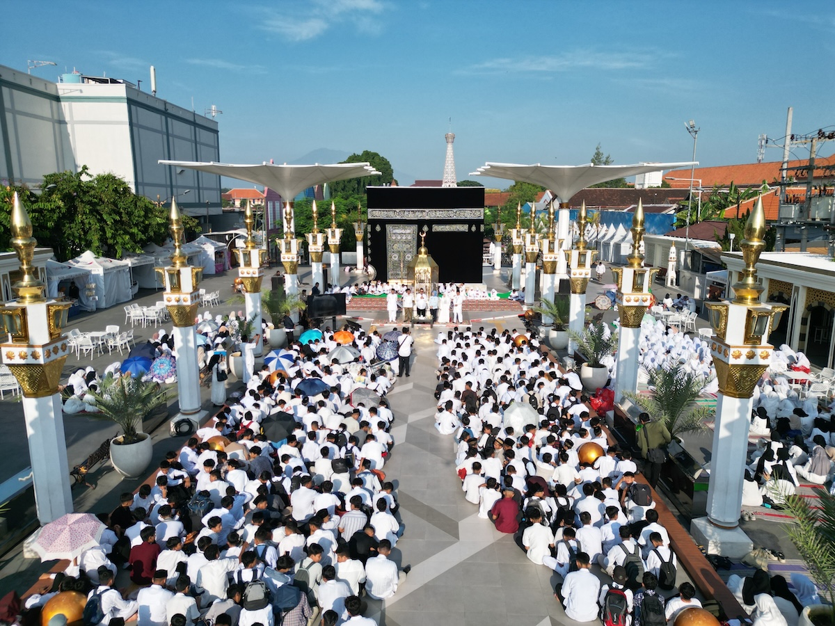 Foto 4 dari 14: Hadiri Peringatan Isra Mi’raj SMPN 7 dan 14 di PRC, Wali Kota Harap Jadi Momentum Mempertebal Keimanan