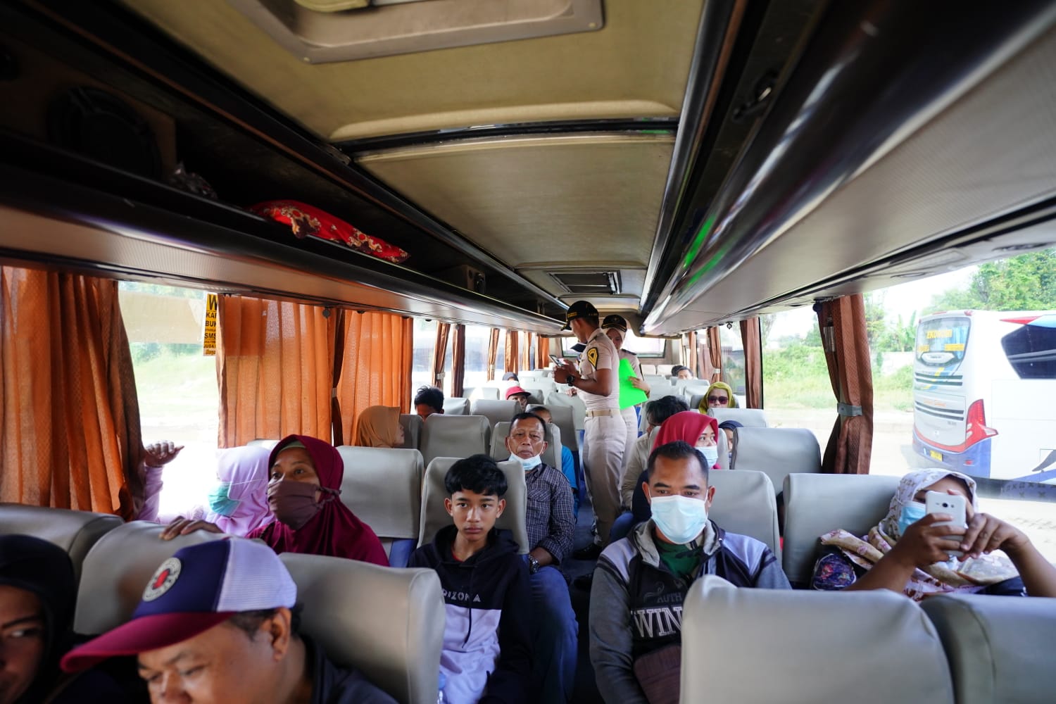 Foto 2 dari 10: Hari Terakhir Cuti Bersama Lebaran, Situasi Terminal Purbaya Dipadati Pemudik