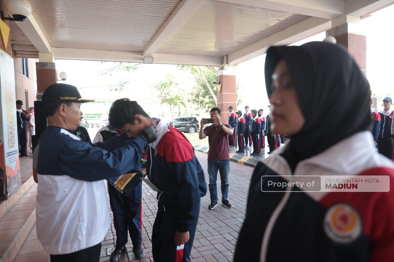 Foto 5 dari 9: Lepas Kontingen Madiun Menuju Porprov VIII Jatim, Wali Kota Targetkan Masuk 10 Besar