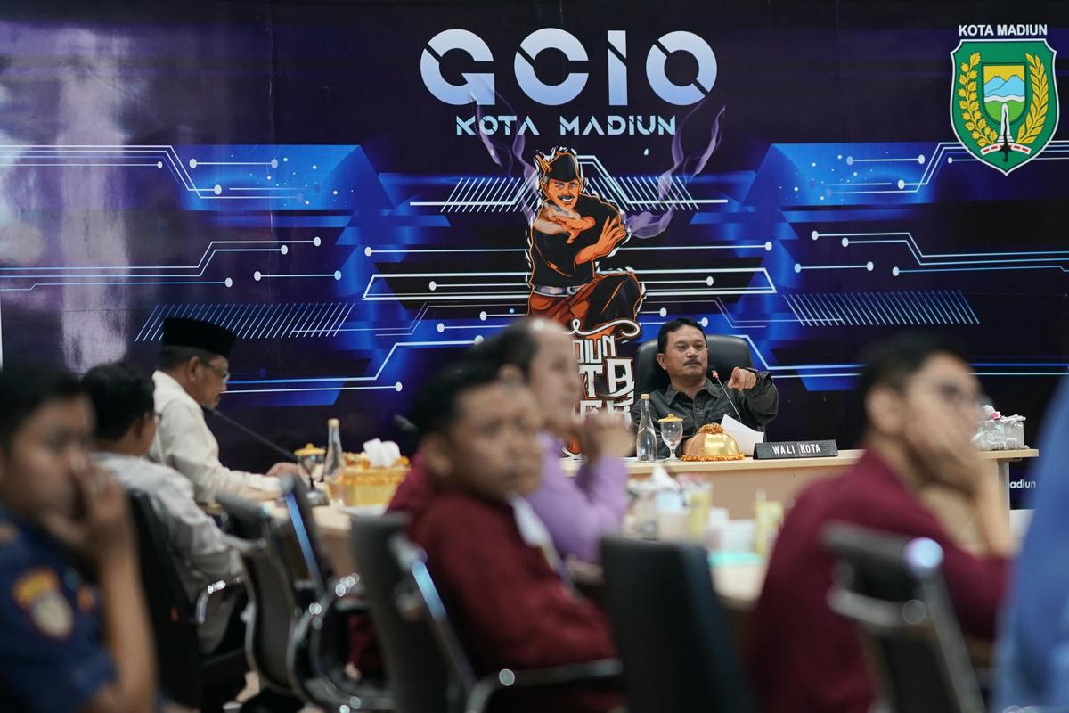 Foto utama berita: Nilai SPBE 2023 Kota Madiun Tertinggi Ketiga Nasional, Wali Kota Tetap Pimpin Monev Untuk Optimalisasi ke Depan