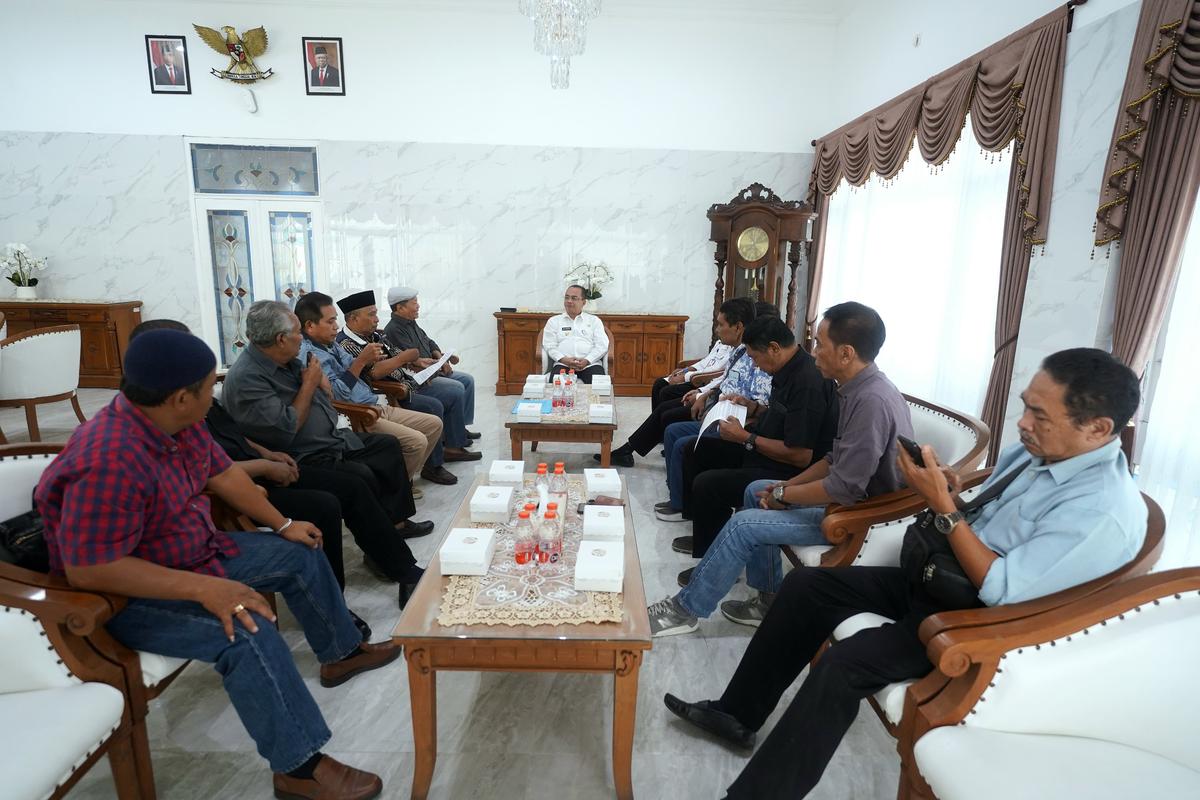 Foto 2 dari 9: Audiensi Dengan LSM, Pj. Wali Kota Tampung Masukan Untuk Pembangunan Kota