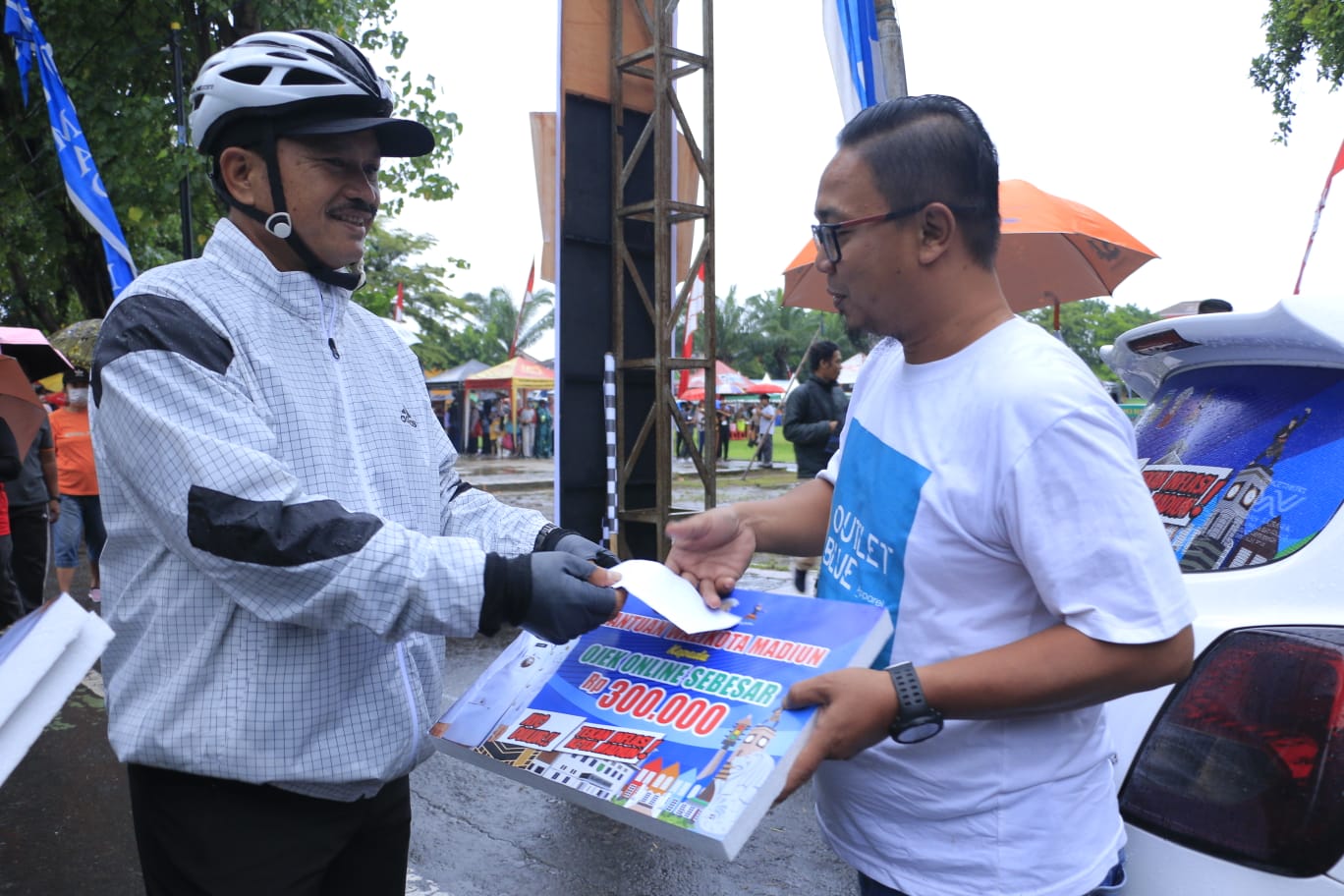 Foto 2 dari 10: Berangkatkan Peserta Fun Walk, Wali Kota Apresiasi Semangat Peserta