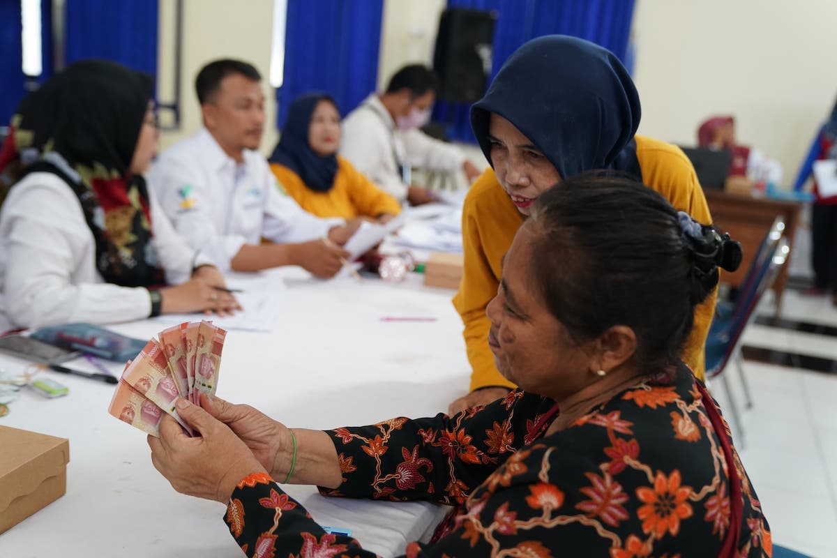 Foto 7 dari 9: 2.800 Warga di Kota Madiun Terima BLTD Tahap 3