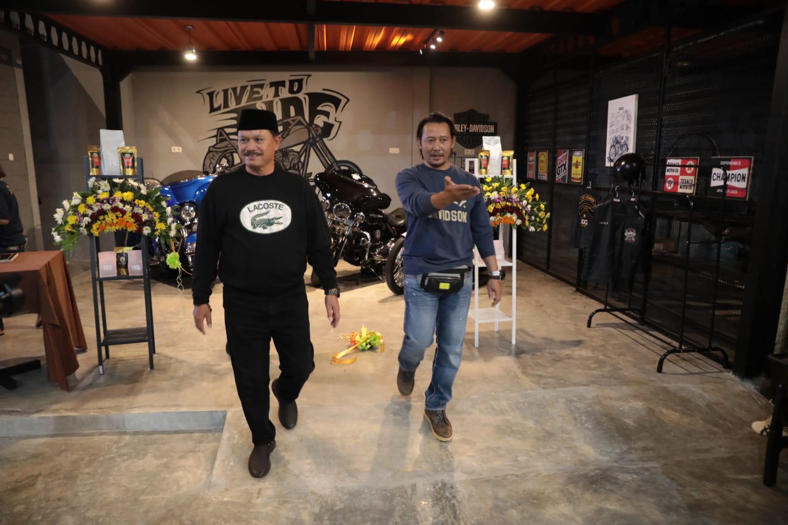 Foto 11 dari 17: Soft Opening Warung Garasi, Wali Kota Apresiasi Tambah Ramai Wisata Kuliner di Kota Madiun
