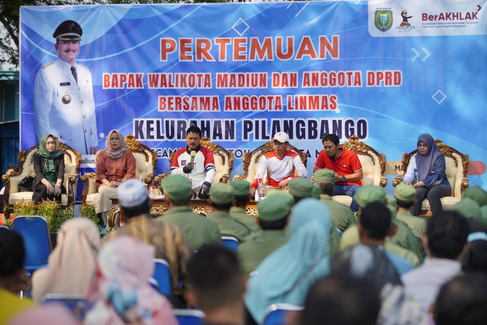 Foto 3 dari 3: Gowes Tiga Kelurahan, Wali Kota Hadiri Pertemuan Dengan Masyarakat