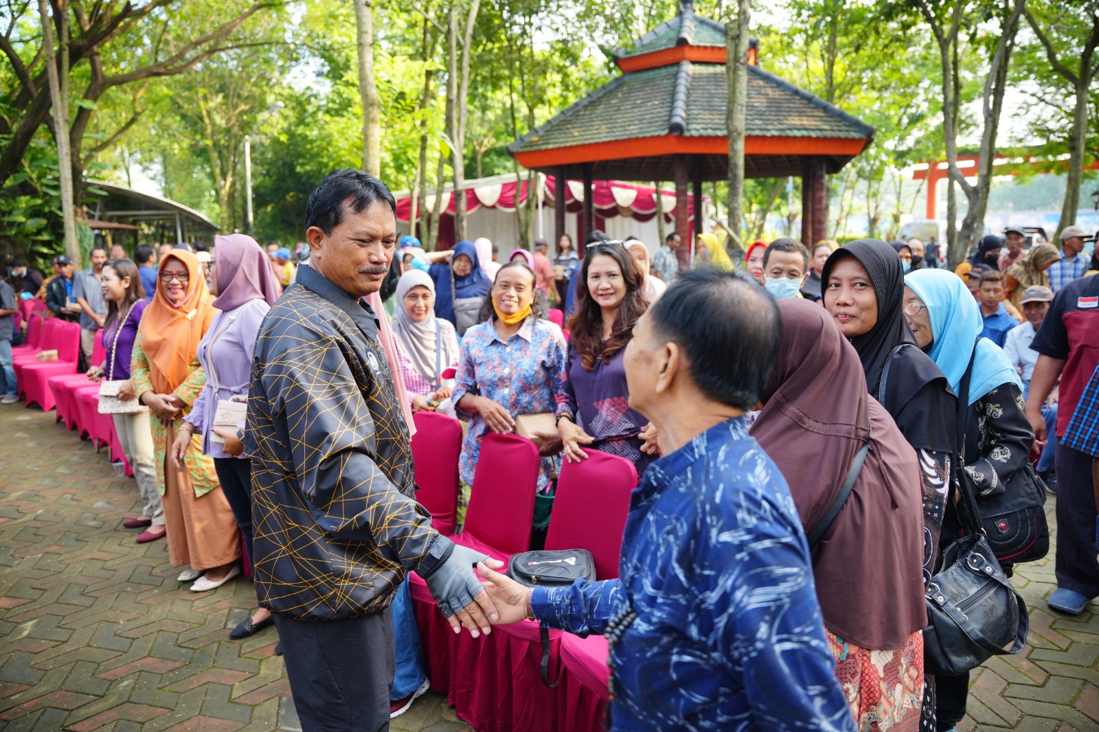 Foto 9 dari 10: Gowes Kota Kita di Ngegong, Wali Kota Silaturahmi Sekaligus Serap Aspirasi Masyarakat