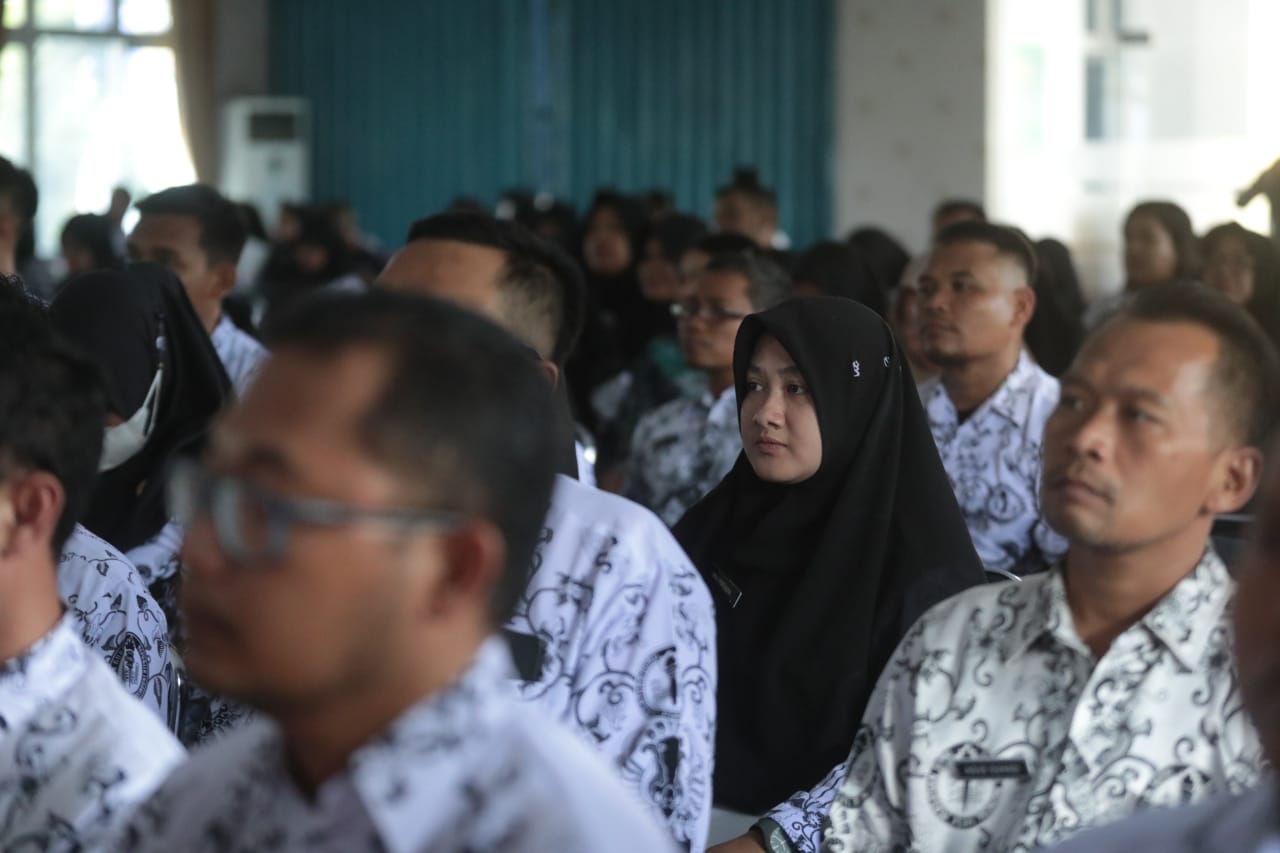 Foto 4 dari 11: Jadi Narasumber Penguatan Anggota Baru PGRI, Wali Kota Imbau Jaga Sinergi Untuk Tingkatkan Pendidikan Di Kota Madiun