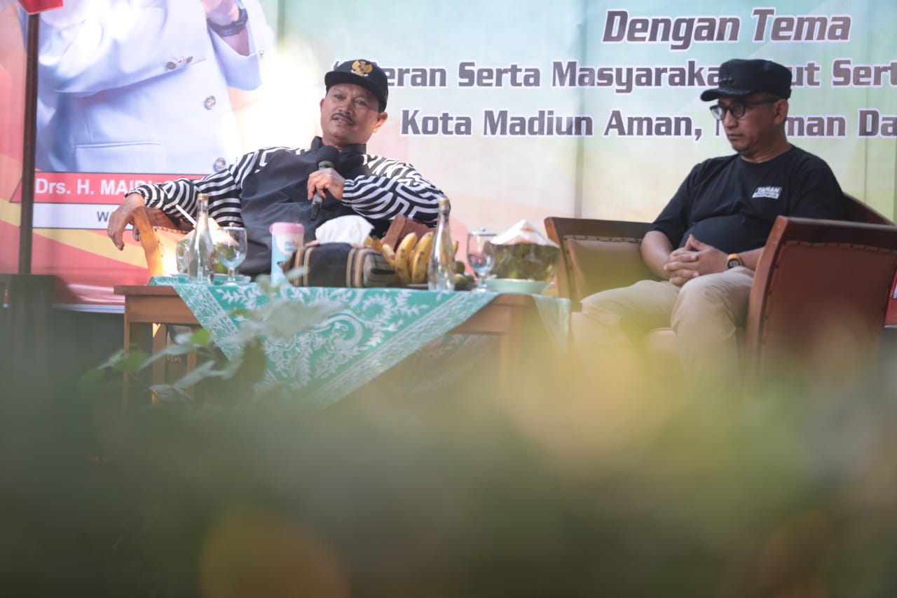 Foto 2 dari 6: Gelar Cangkrukan di Dua Kelurahan, Wali Kota Imbau Warga Ikut Wujudkan Keamanan dan Kedamaian Kota