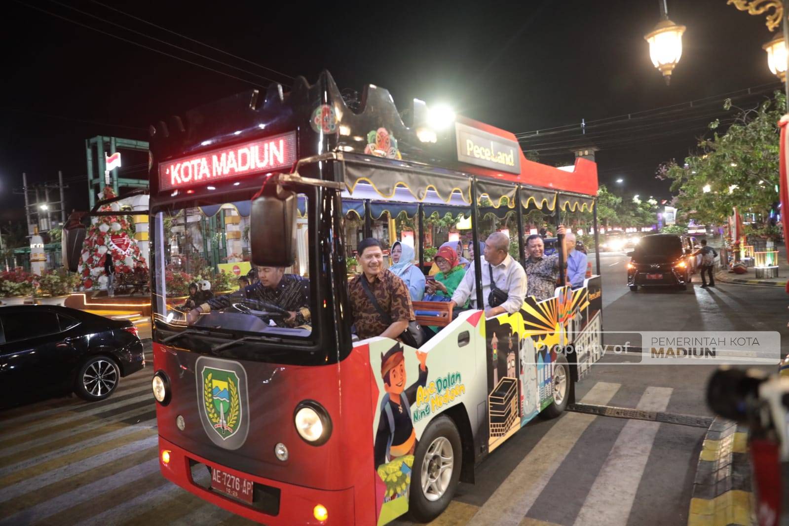 Foto 2 dari 13: Sambut Pensiunan Pemprov Jatim, Wali Kota Ajak Keliling Lihat Keindahan Kota