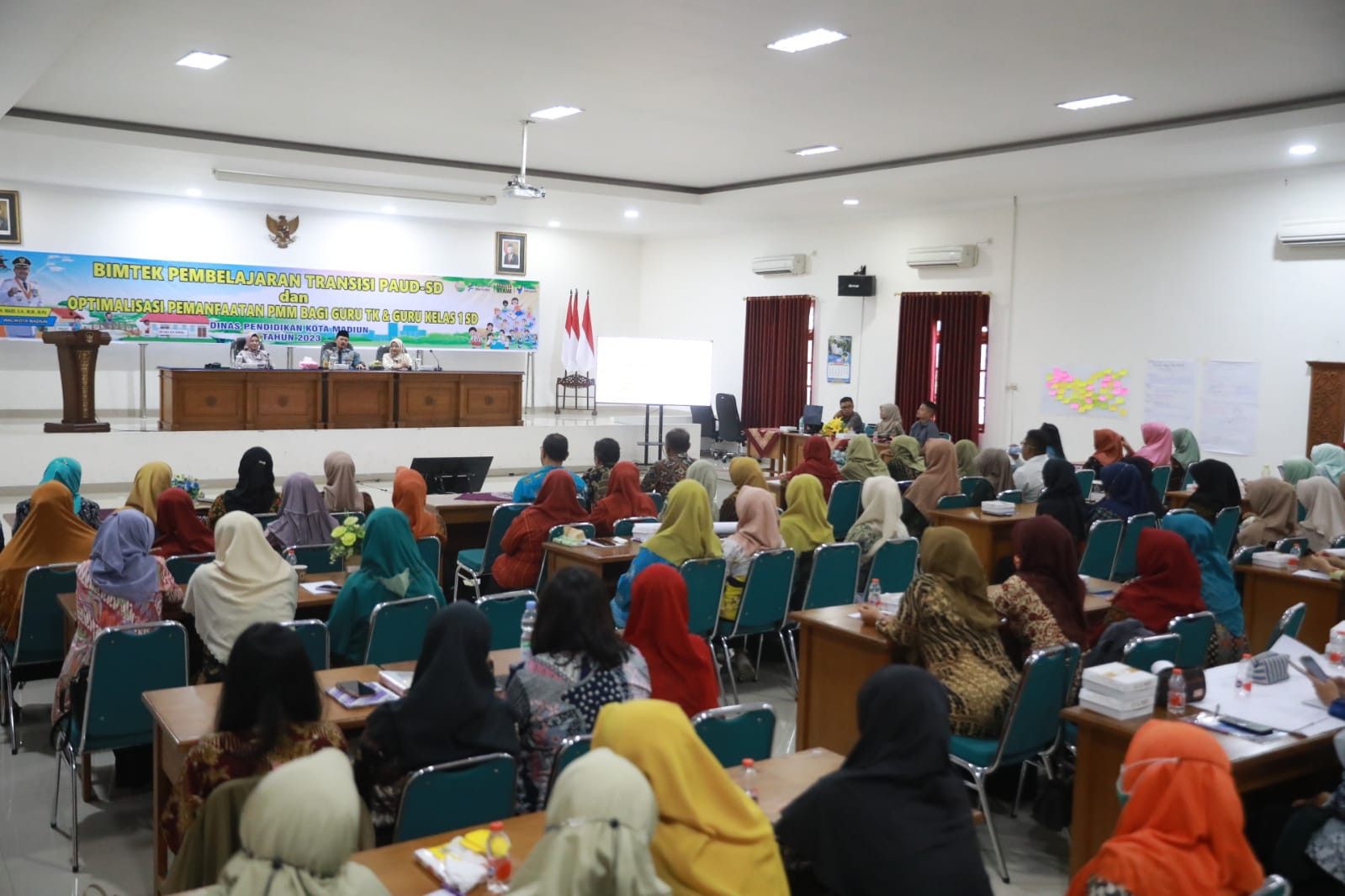 Foto 8 dari 11: Hadiri Bimtek Bersama Guru PAUD-SD, Wali Kota Harap Optimal dalam Pemanfaatan PMM