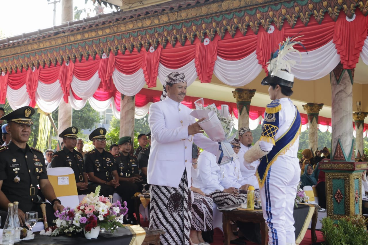 Foto 8 dari 12: Puncak Hari Jadi ke-105, Koreografi Pencak Silat Hingga Marching Band Sukses Meriahkan Gelaran Upacara