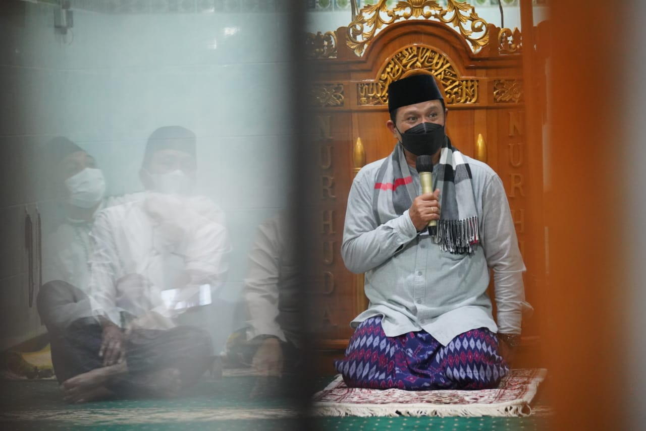 Foto 1 dari 9: Salat Isya di Masjid Nur Huda Winongo, Wali Kota Sampaikan Penanganan Stunting