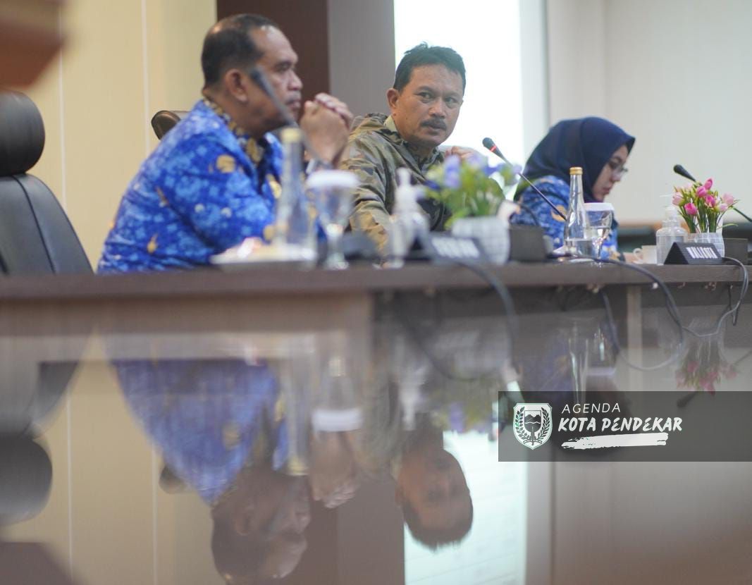 Foto 1 dari 4: Gelar Pembinaan Pegawai Perumda Aneka Usaha, Wali Kota Evaluasi Program Sembako Murah