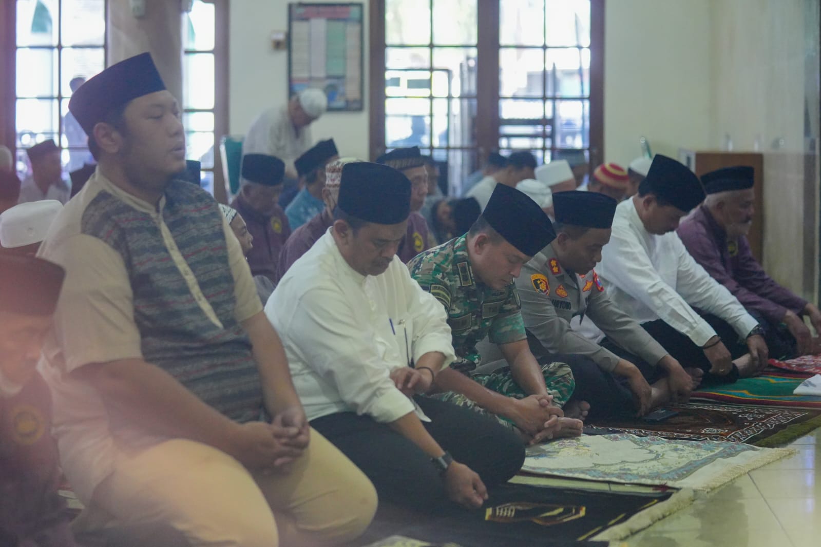Foto 8 dari 10: Safari Ramadan Salat Jumat di Masjid At-Taqwa, Wali Kota Ajak Jamaah Tingkatkan Ibadah