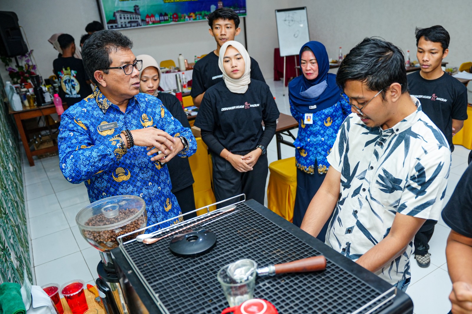 Foto 1 dari 4: Pelatihan Barista Sudah Berjalan, Peserta Wajib Magang Kerja Usai Pelatihan