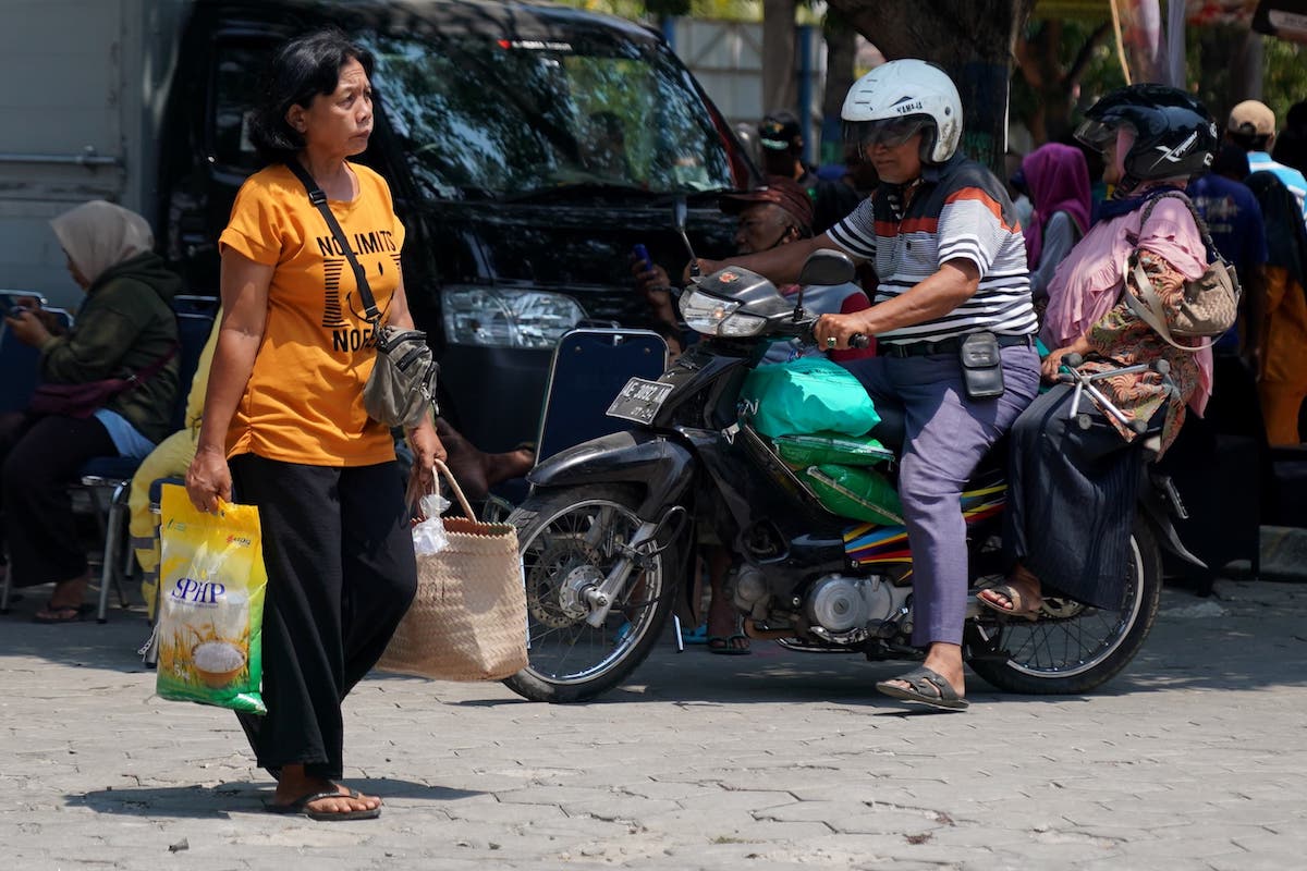 Foto 4 dari 9: Peringati Hari Pangan Sedunia, DKPP-PKK Sediakan 1,5 Ton Beras Murah Untuk Warga