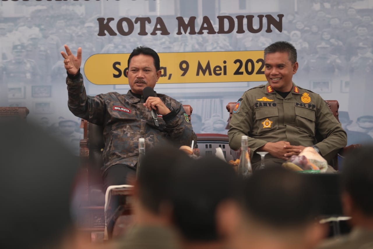 Foto 3 dari 12: Gelar Pembinaan Peningkatan Kinerja Pelayanan Publik, Wali Kota Harap Satpol PP dan Damkar Optimal Berikan Pelayanan