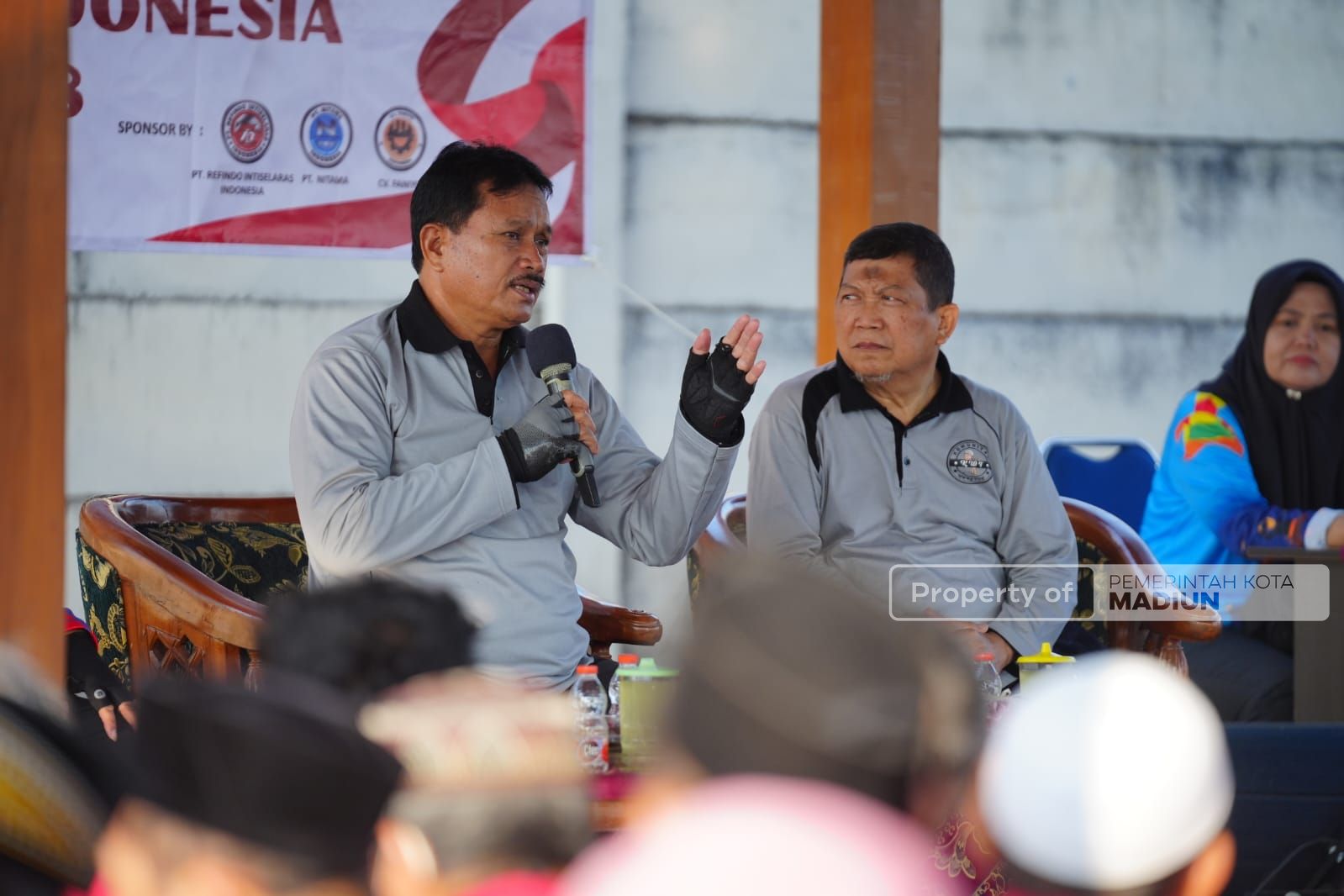 Foto 2 dari 8: Sembari Gowes, Wali Kota Cek Kondisi Kota Hingga Sambangi Komunitas Wong Tuo di Lapak Sukosari