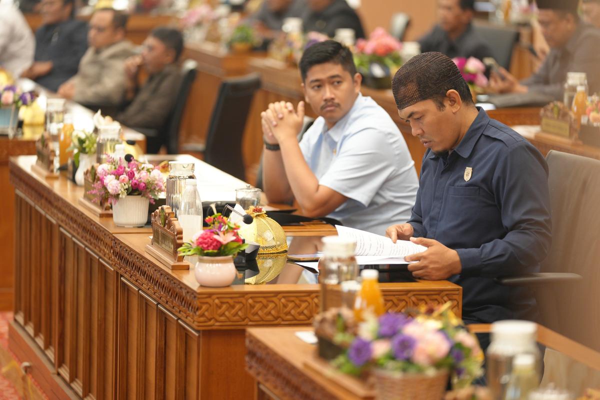 Foto 4 dari 8: Rapat Paripurna DPRD Kota Madiun, Bahas Pengambilan Keputusan Atas Raperda APBD Tahun 2025