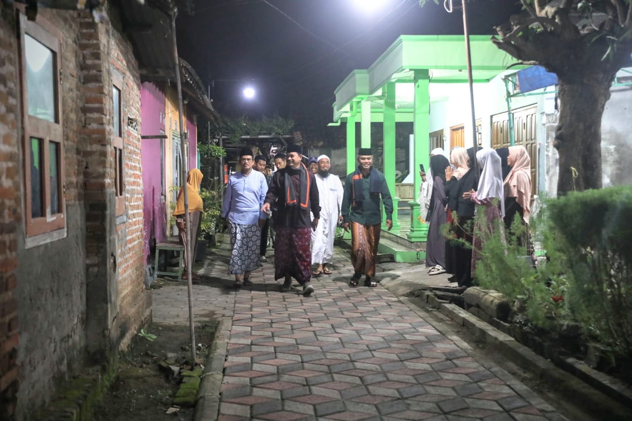 Foto 11 dari 11: Salat Isya di Mushala Al-Ikhlas Ngegong, Wali Kota Sampaikan Program Pembangunan