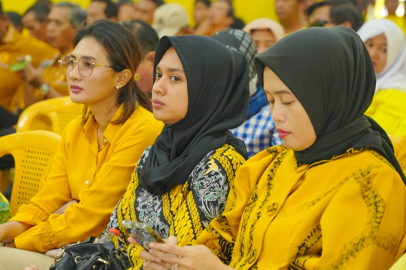 Foto 7 dari 8: Hadiri Pelantikan MKGR, Wali Kota Ajak Tingkatkan Kemajuan Kota