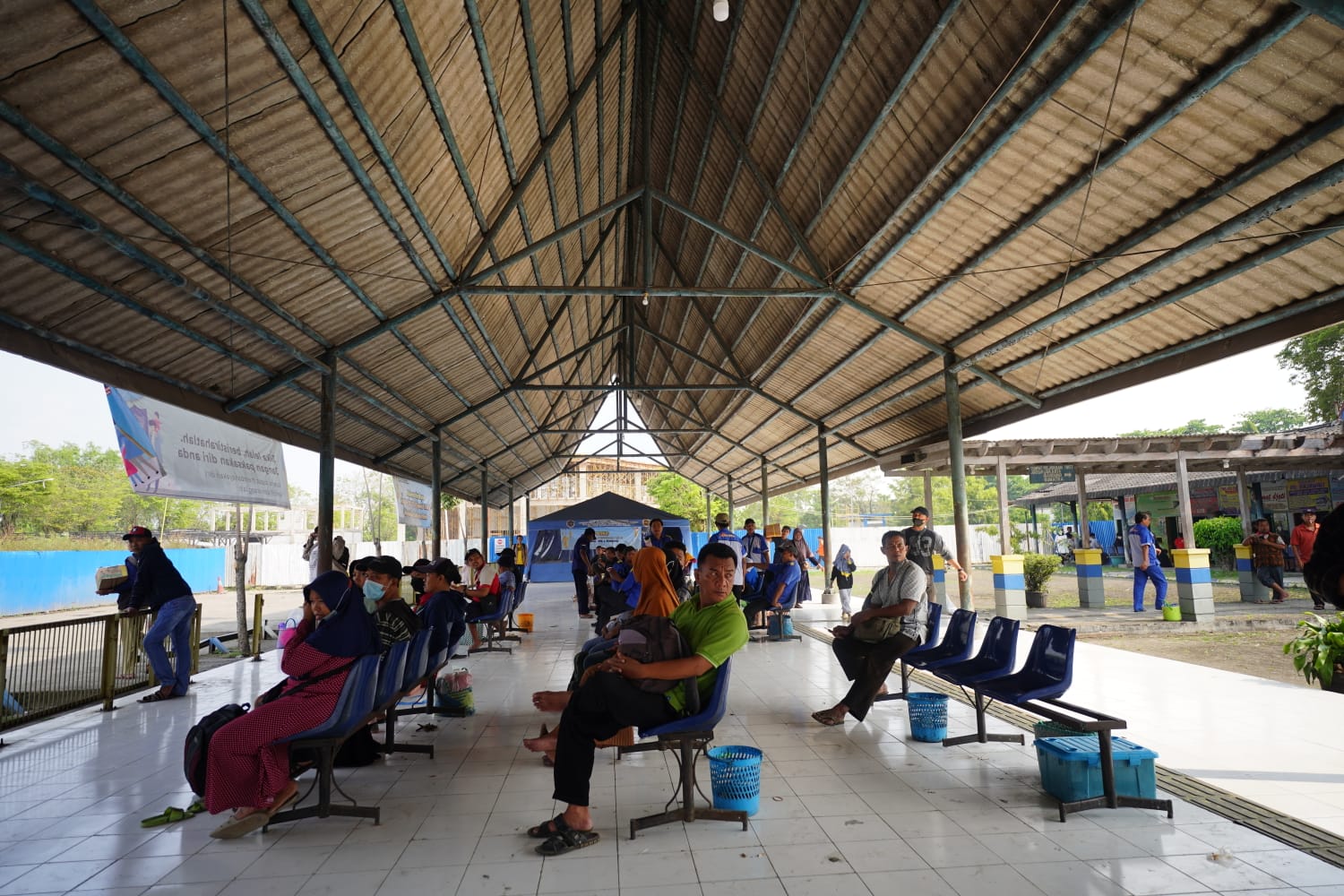 Foto 6 dari 10: Hari Terakhir Cuti Bersama Lebaran, Situasi Terminal Purbaya Dipadati Pemudik