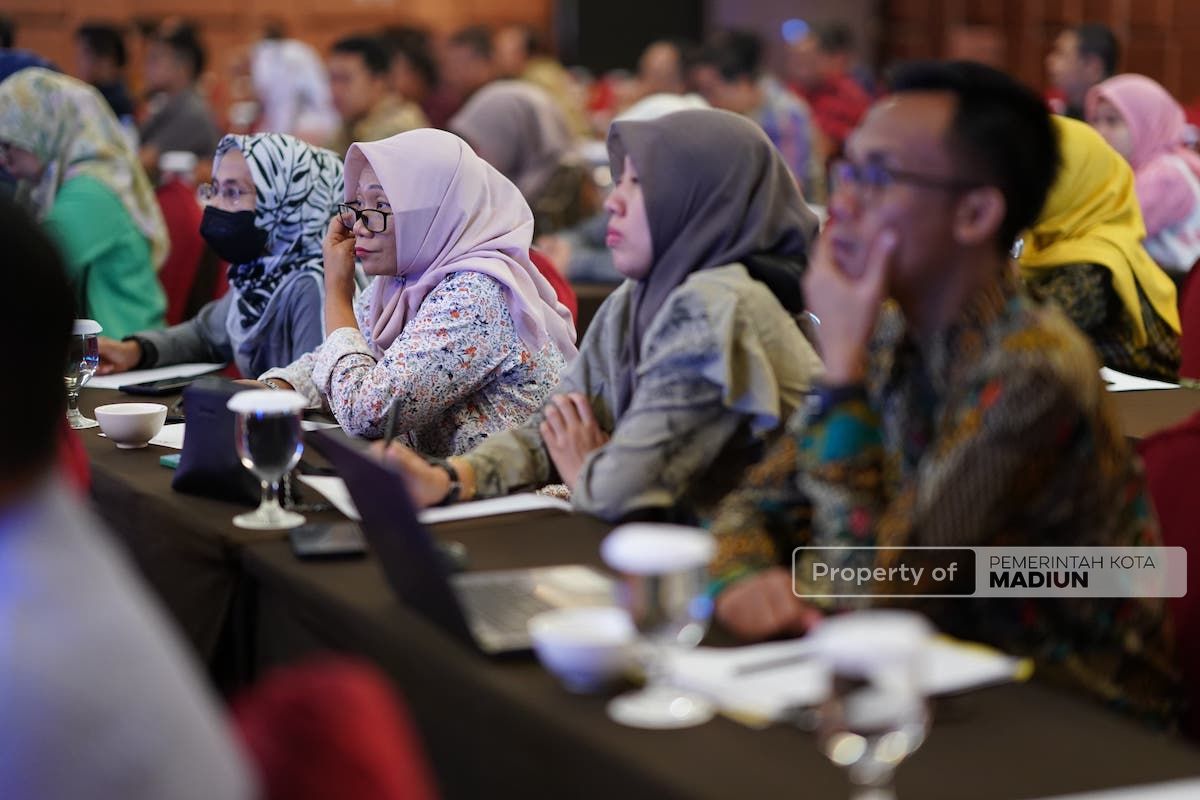 Foto 2 dari 9: Jadi Narsum Bimtek Smart City Pengelolaan Drainase, Wali Kota: Satu Pembangunan Memiliki Minimal Lima Keuntungan