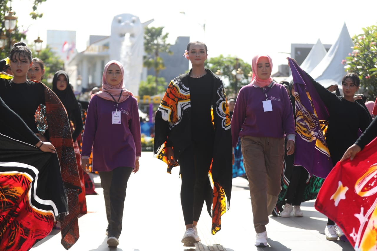 Foto 8 dari 14: Manfaatkan PSC, SMPN 11 Gelar Pentas Seni Hingga Pameran Kreasi Siswa