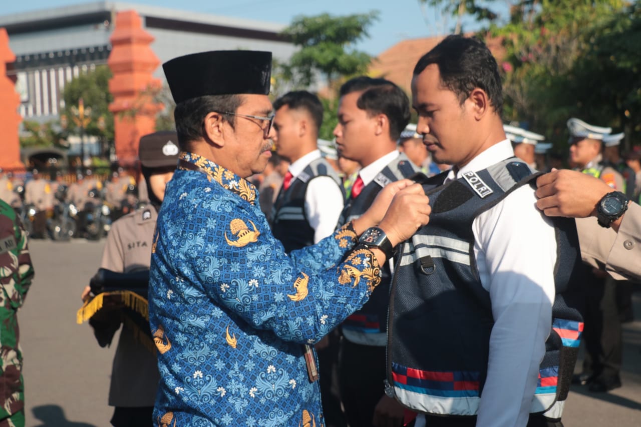 Foto 4 dari 10: Ada Satu Polisi Ditiap RW, Polres Madiun Kota Tugaskan 436 Personil Jadi Polisi RW
