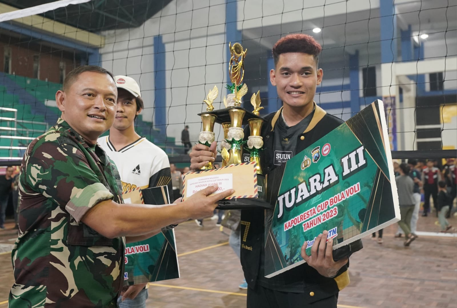 Foto 7 dari 9: Tutup Tournament Volleyball Kapolres Madiun Kota Cup, Wali Kota Beri Apresiasi