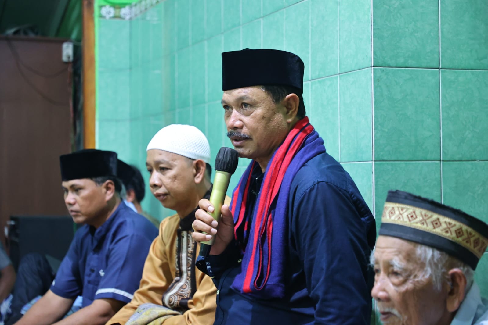 Foto 9 dari 9: Gelar Kegiatan Bersama Warga, Wali Kota Maghrib Berjamaah Di Masjid At Taqwa