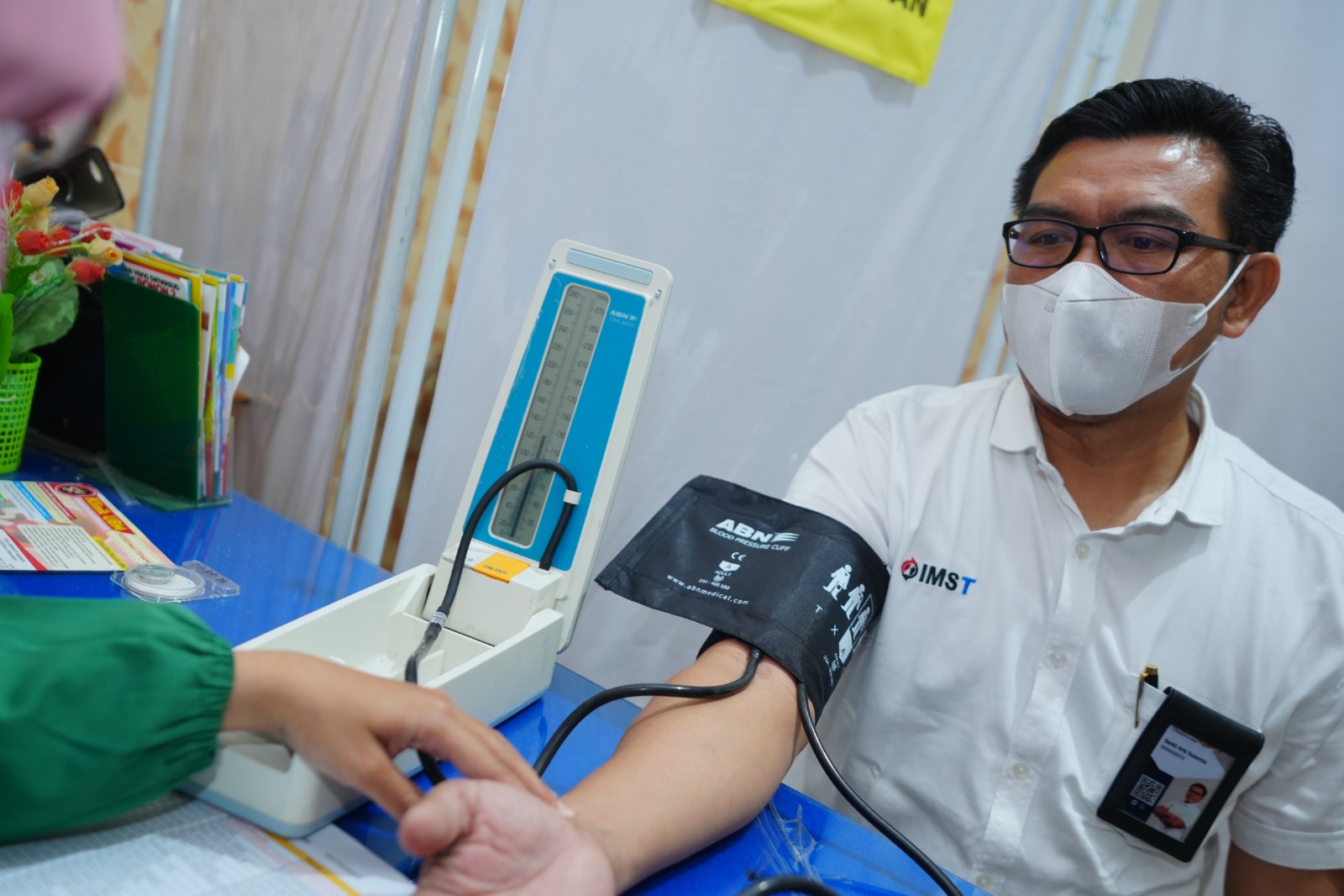 Foto 5 dari 6: Jalani Pemeriksaan Kesehatan Kedua, CJH Lakukan Vaksin Meningitis dan Influenza