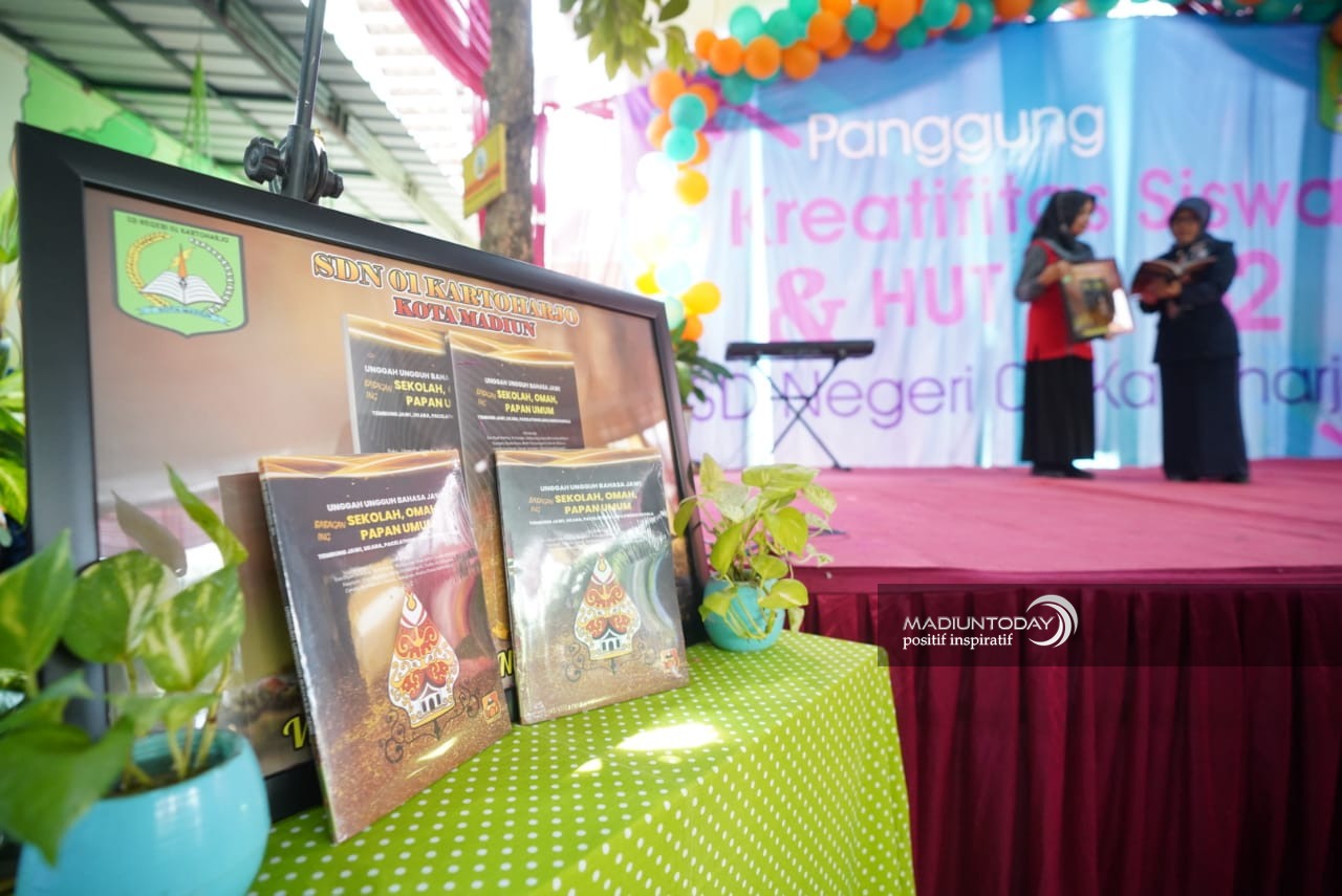 Foto 5 dari 12: Ajak Anak Lestarikan Kearifan Lokal, SDN 01 Kartoharjo Luncurkan Buku Bahasa dan Sopan Santun Bahasa Jawa