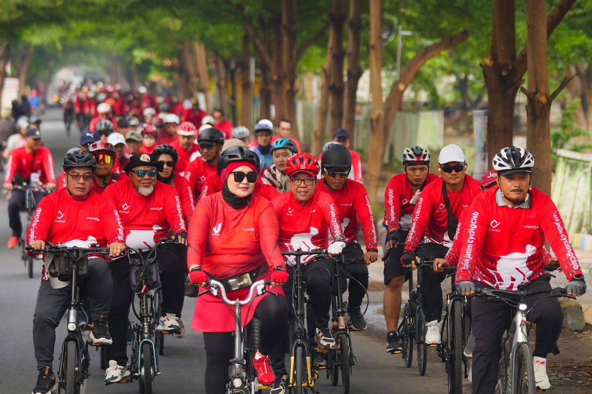 Foto 4 dari 8: Gowes Bersama Bank Jatim Mataraman, Wali Kota Apresiasi Upaya Jaga Kesehatan Karyawan