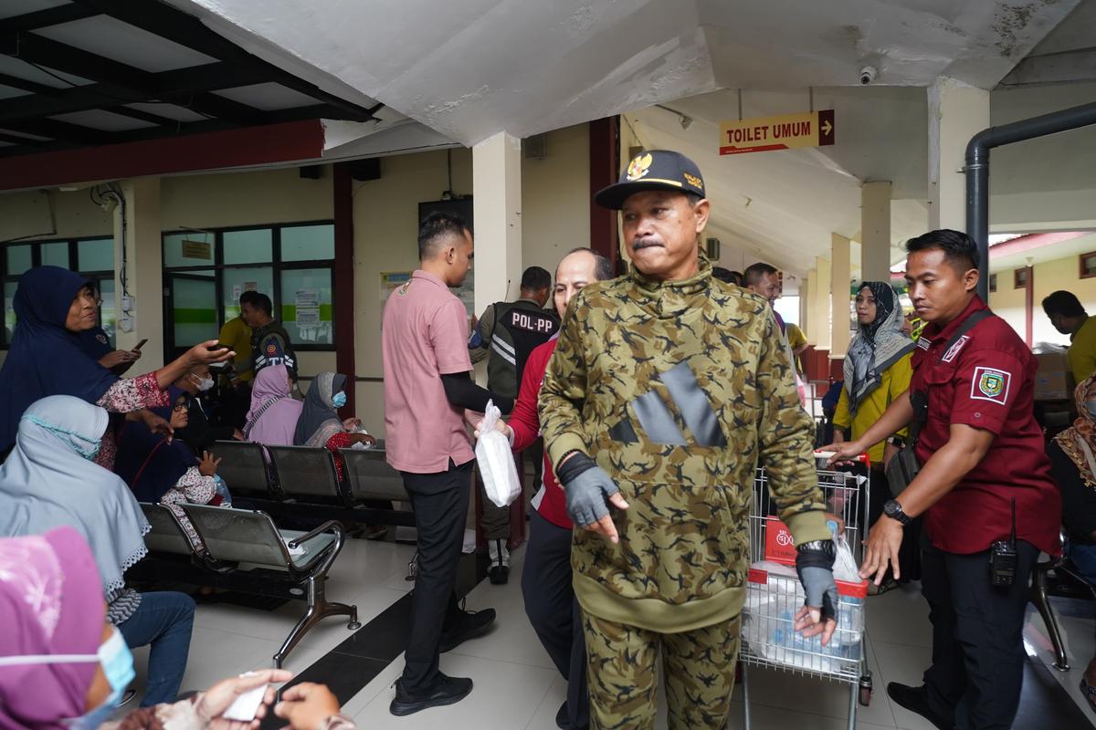 Foto 2 dari 9: Jumat Berkah di RSUD Kota Madiun, Wali Kota: Layanan Kesehatan Tidak Hanya Obat