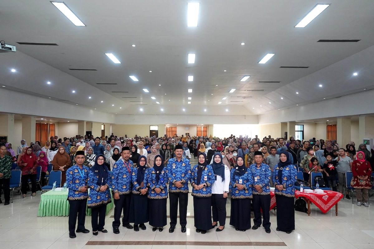 Foto 8 dari 9: Beri Arahan Parenting ke Wali Murid SDN 03 Madiun Lor, Wali Kota: Investasi untuk Pendidikan Jangan Dinilai dengan Uang